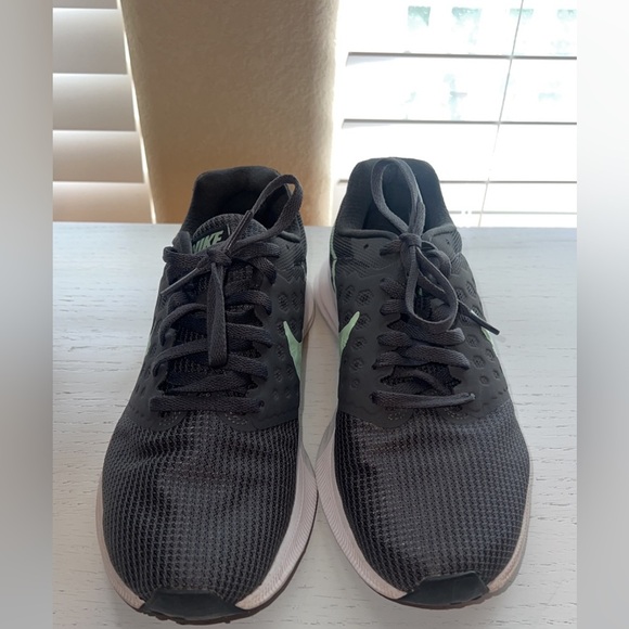 Nike downshifter 7 running shoes grey. - Picture 2 of 8